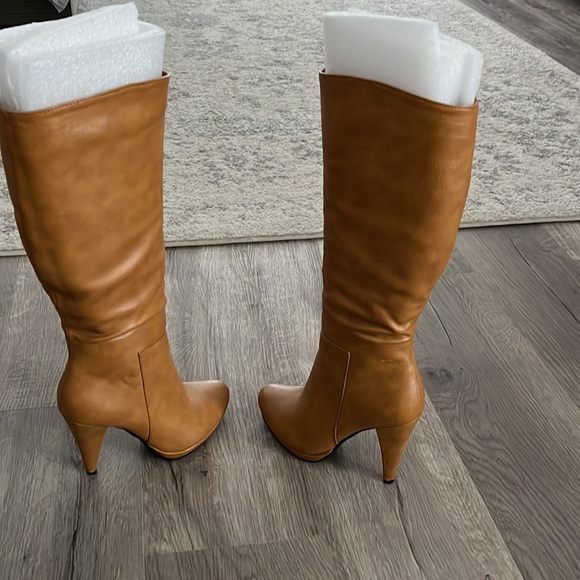 Brown boots- never been worn - Picture 2 of 3